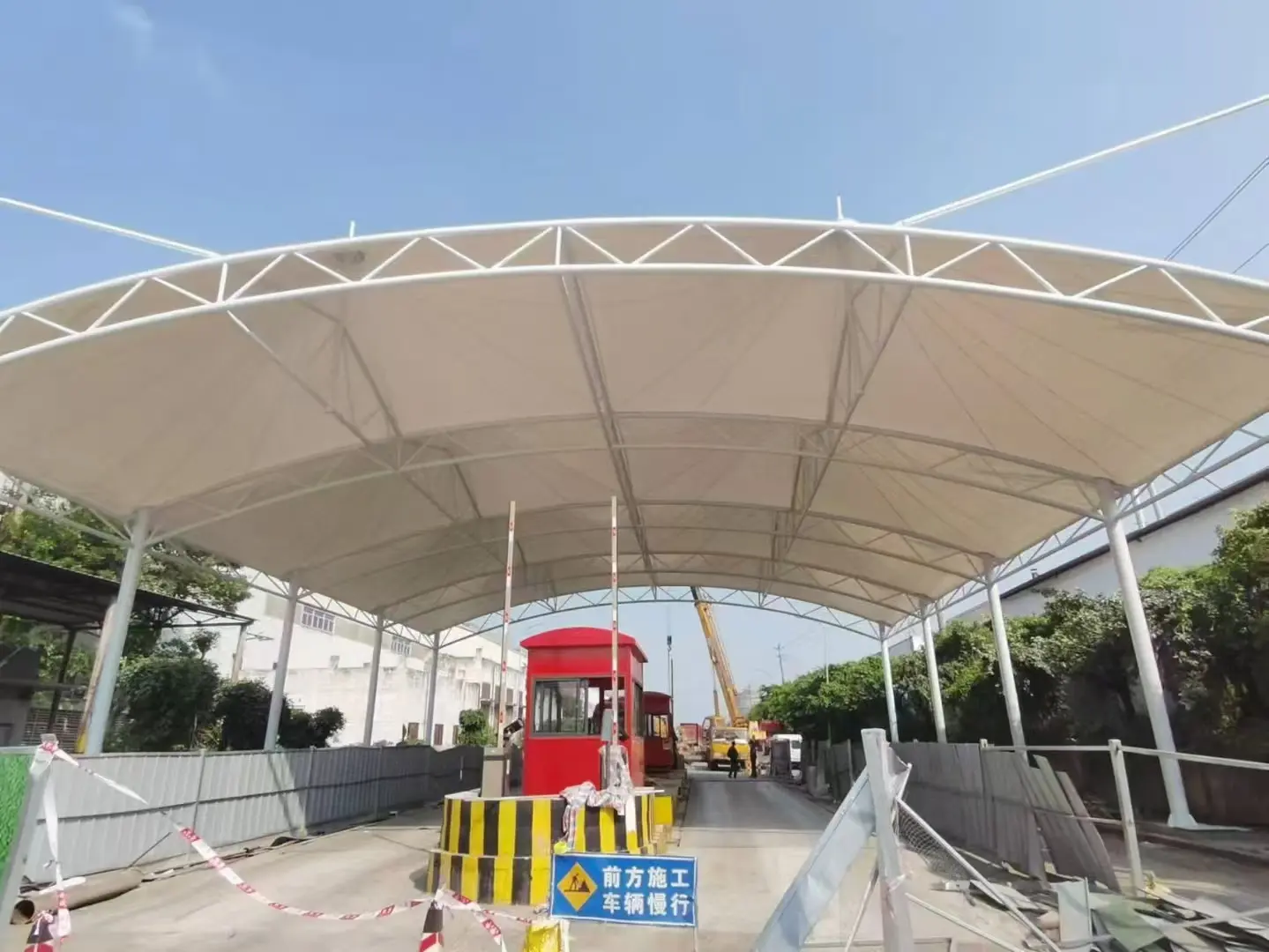 【贵州普定雨棚】怎么选择【源头工厂】:解决雨棚建造盲目选择的选型标准